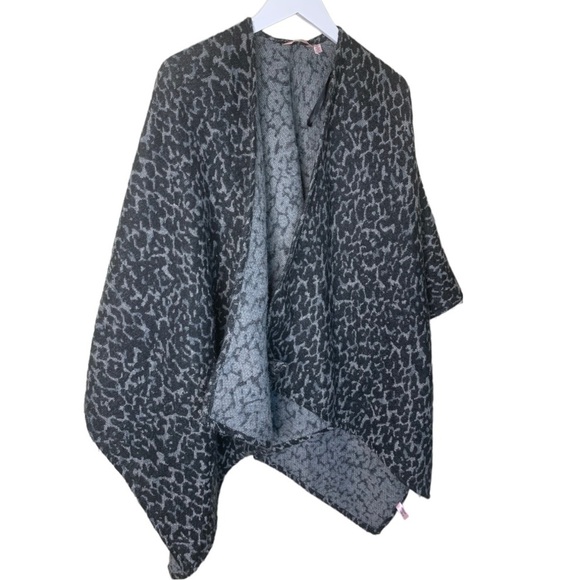 LA VIE EN ROSE Animal Print Open Front Poncho Cape Grey One Size - Picture 3 of 9